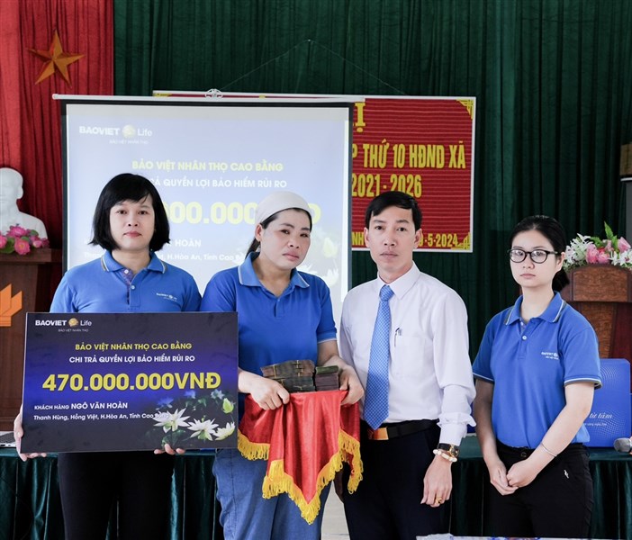 Bảo Việt Nhân thọ Cao Bằng chi trả 470 triệu đồng quyền lợi bảo hiểm cho khách hàng tại Hòa An
