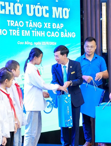 Đài truyền hình Cao Bằng đưa tin về sự kiện trao học bổng của Bảo Việt Nhân thọ Cao Bằng