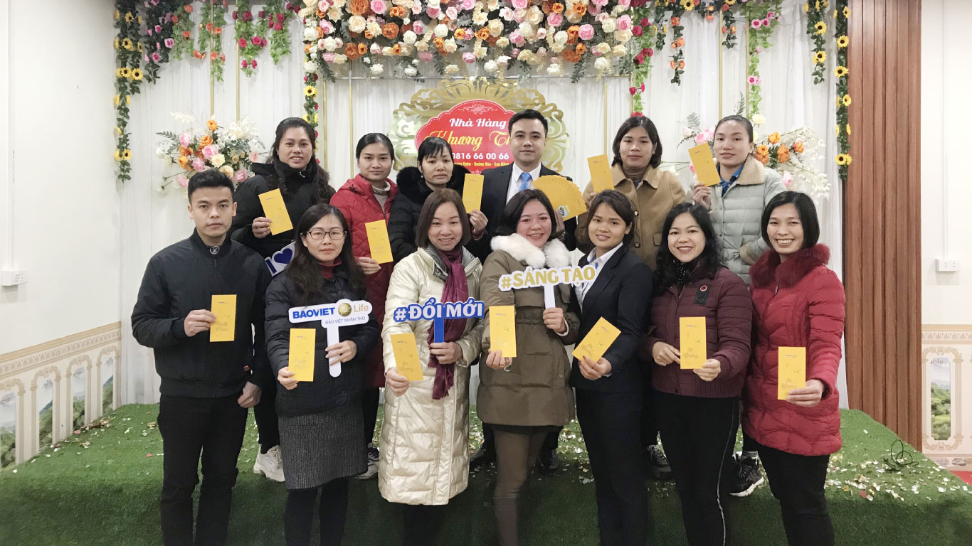 Trao quà xuân đầu năm tại điểm cầu Miền Đông