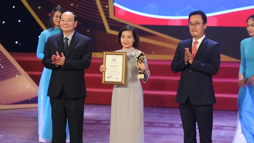 Lãnh đạo Bảo Việt Nhân thọ nhận giải thưởng Thương hiệu tiêu biểu - Châu Á - Thái Bình Dương năm 2020