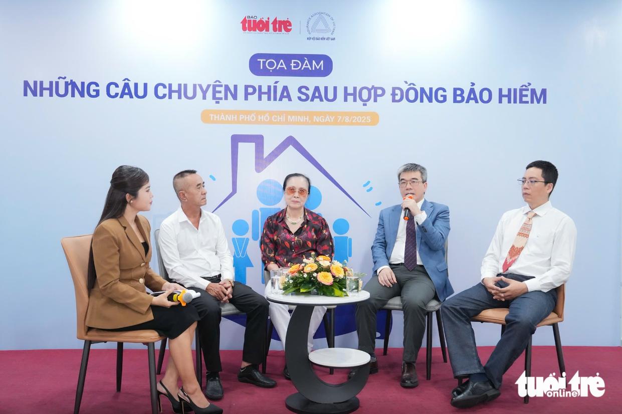 Bảo hiểm nhân thọ trở thành phao cứu sinh cho nhiều gia đình, nhưng cần hiểu đúng về sản phẩm - Ảnh: HỮU HẠNH