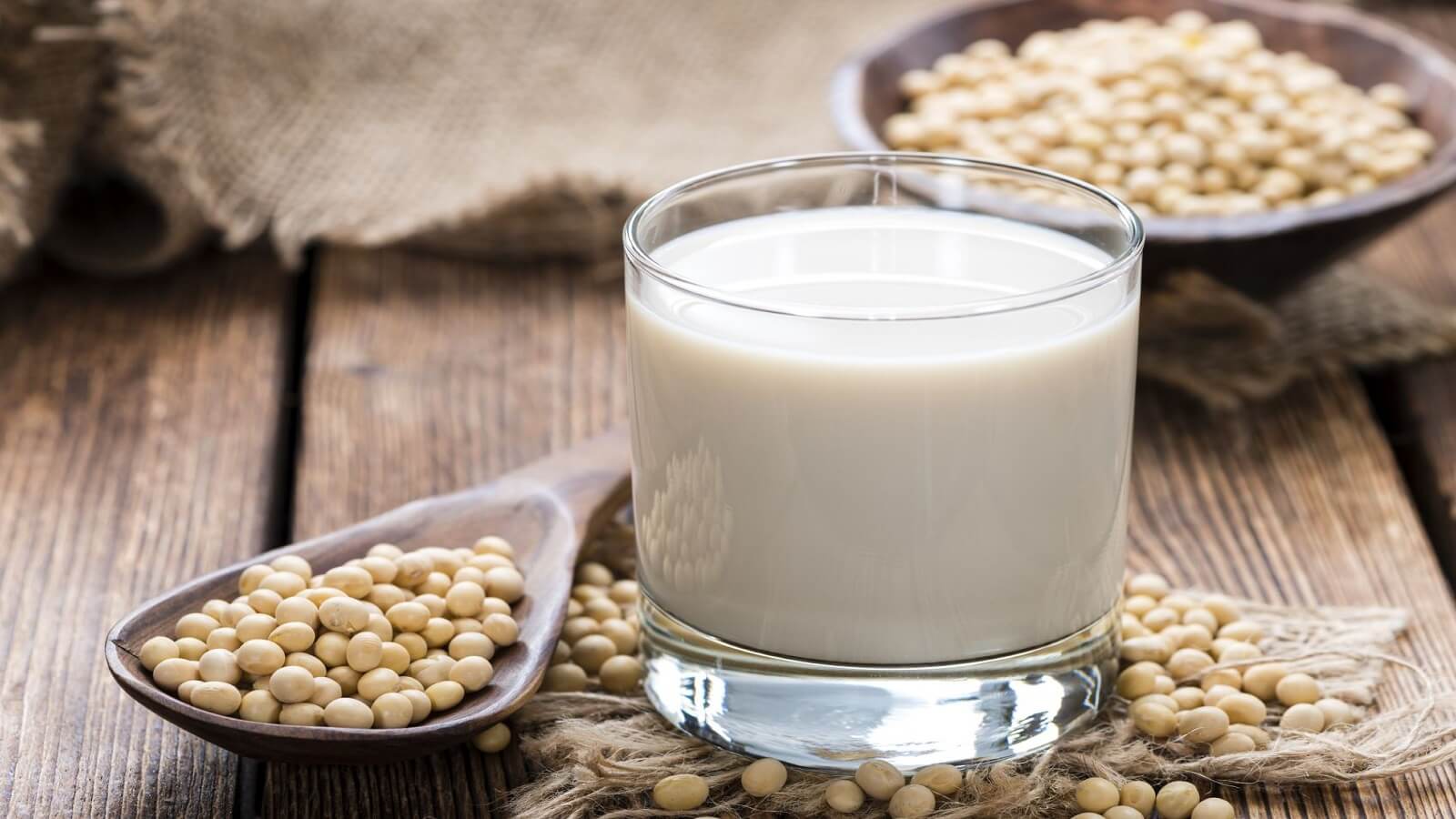 Sữa đậu nành có tác dụng lợi tiểu, an thần, hạ huyết áp