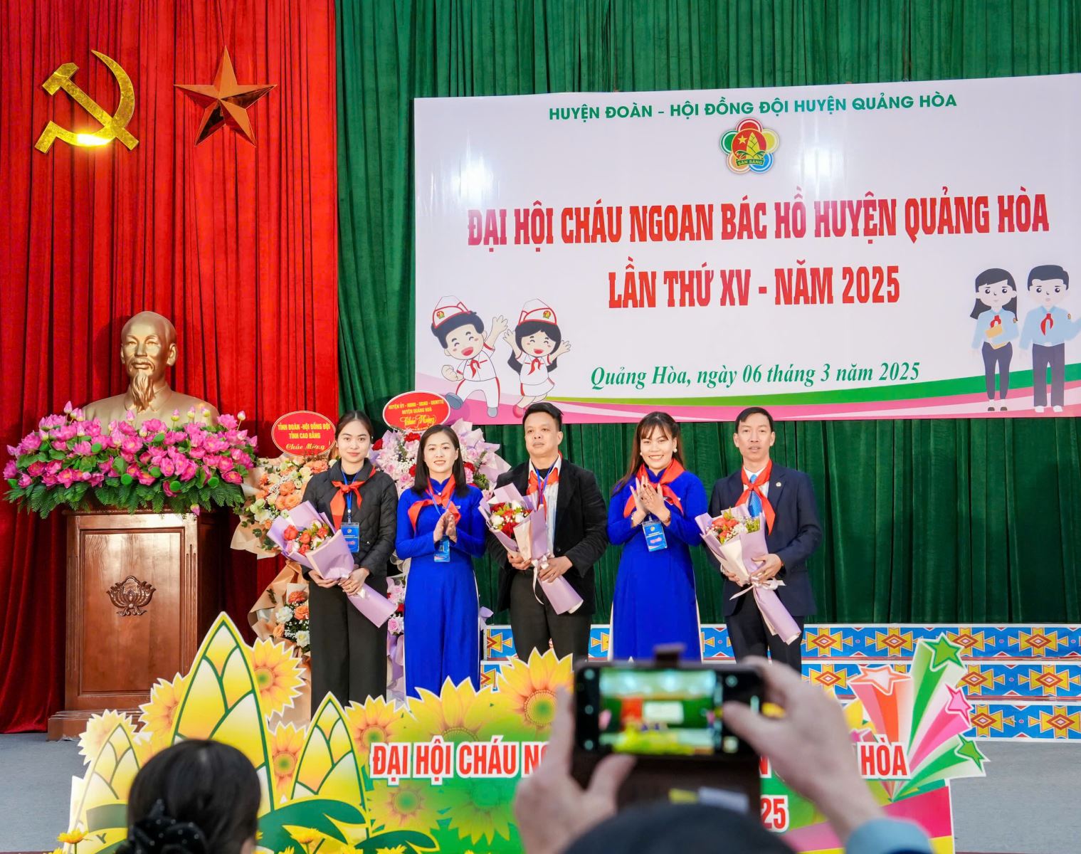 Bảo Việt Nhân Thọ Cao Bằng trao tặng 10 suất học bổng trong Đại Hội Cháu Ngoan Bác Hồ huyện Quảng Hòa lần thứ XV