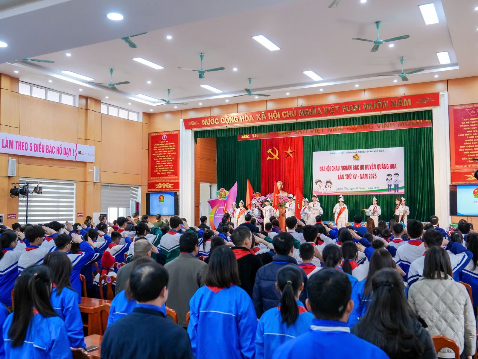 Bảo Việt Nhân Thọ Cao Bằng trao tặng 10 suất học bổng trong Đại Hội Cháu Ngoan Bác Hồ huyện Quảng Hòa lần thứ XV