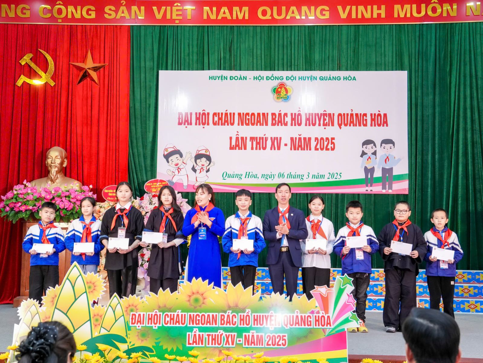 Bảo Việt Nhân Thọ Cao Bằng trao tặng 10 suất học bổng trong Đại Hội Cháu Ngoan Bác Hồ huyện Quảng Hòa lần thứ XV