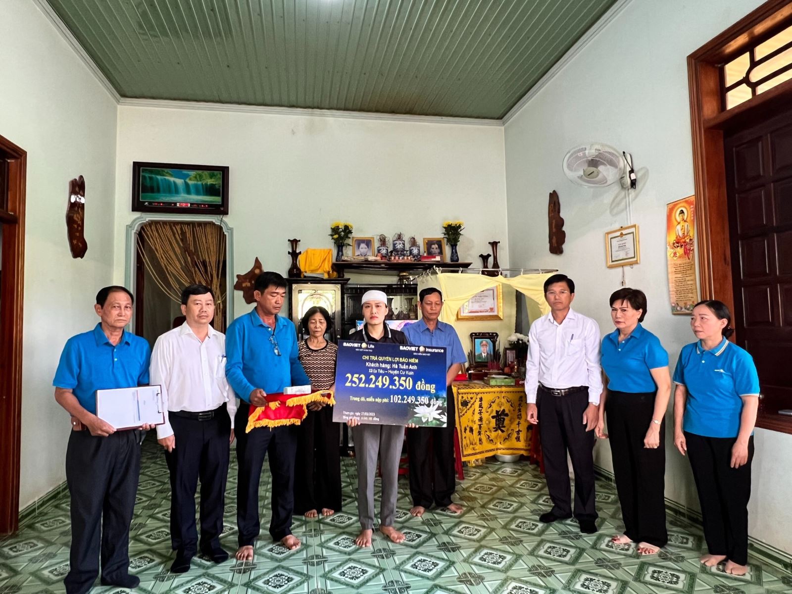 Bảo Việt Nhân thọ chi trả hơn 250 triệu cho gia đình Liệt sĩ Hà Anh Tuấn hy sinh khi làm nhiệm vụ tại ĐắK LắK