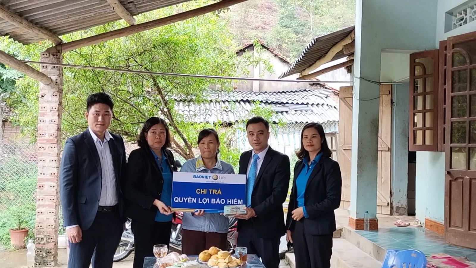 BVNT Cao Bằng chi trả quyền lợi bảo hiểm tại Sông Hiến