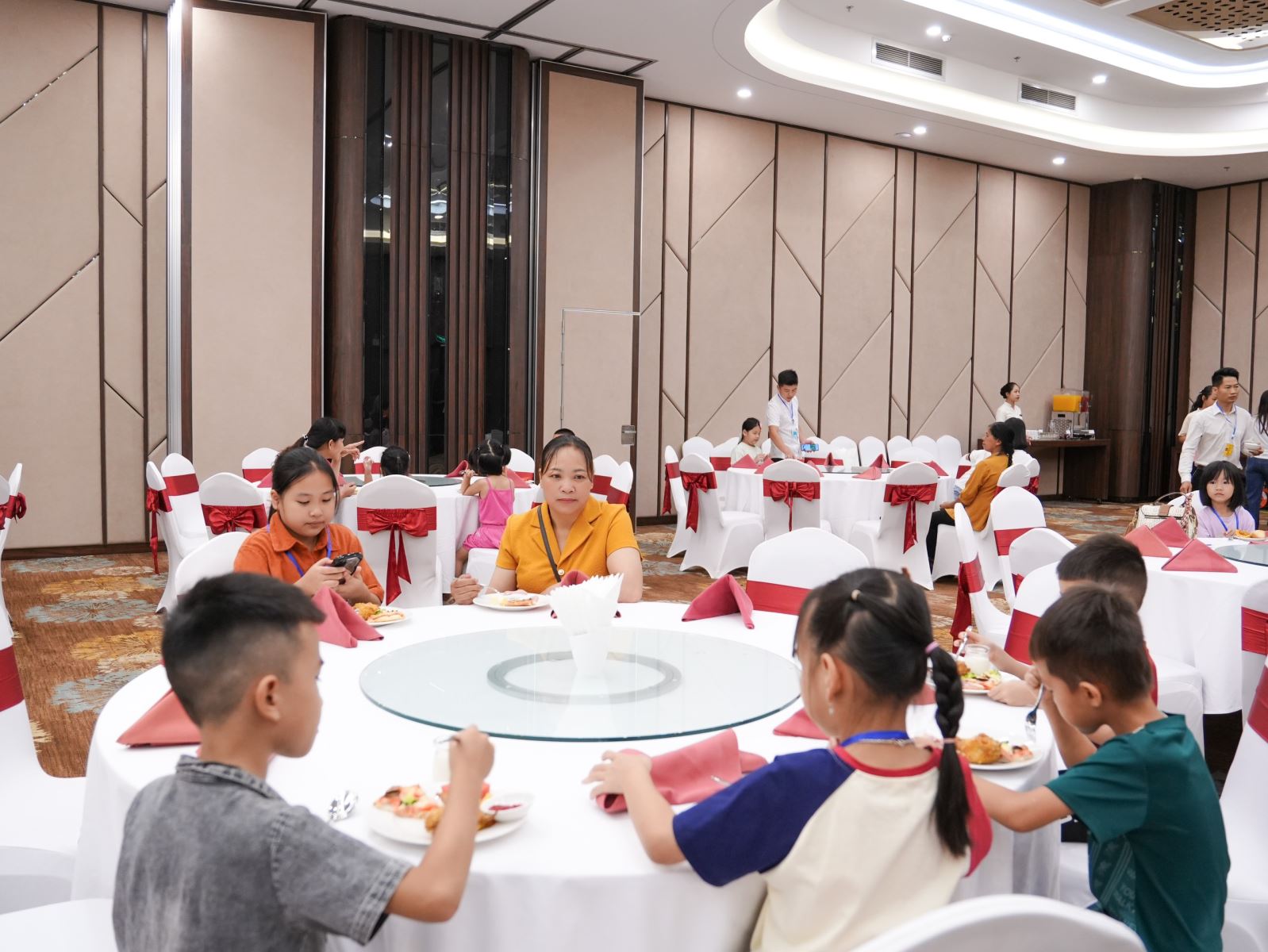 Bảo Việt Nhân thọ Cao Bẳng tổ chức Vui tết thiếu nhi 1-6 cho các em nhỏ