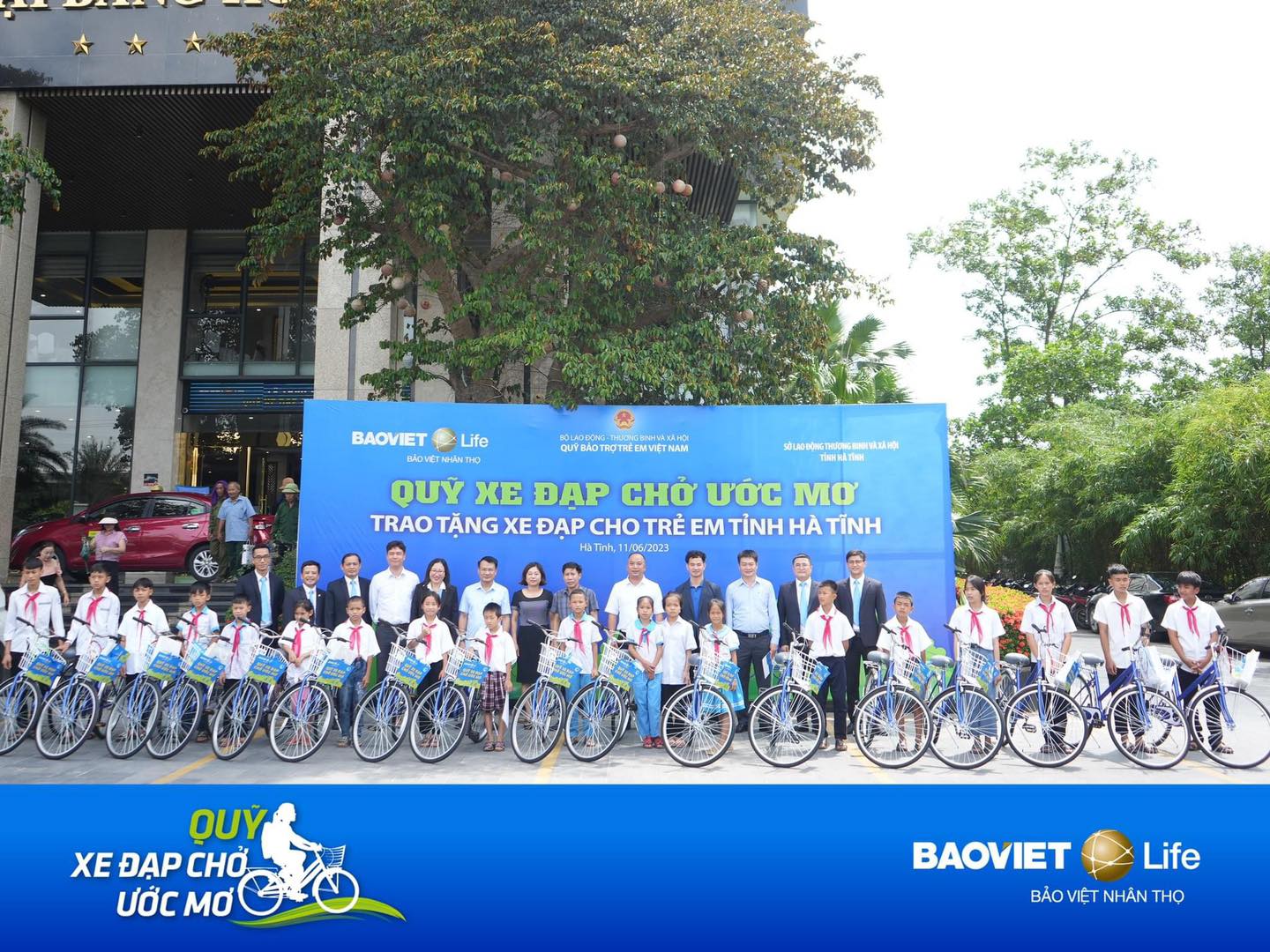 "Quỹ xe đạp chở ước mơ" của Bảo Việt Nhân thọ trao tặng hơn 100 chiếc xe đạp tại Hà Tĩnh