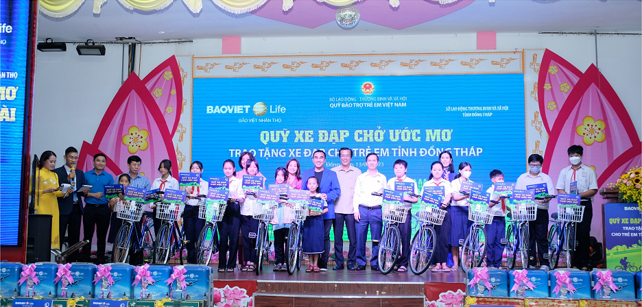 Bảo Việt Nhân thọ "Trao ước mơ - Đón hiền tài" tại Đồng Tháp