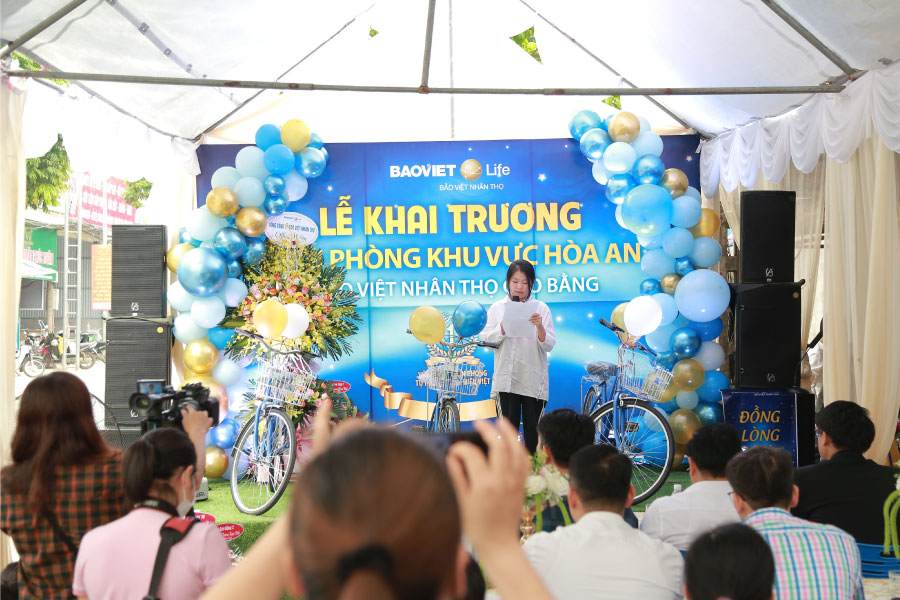 Bảo Việt Nhân thọ Cao Bằng trao tặng 20 suất học bổng cho học sinh giỏi vượt khó trên địa bàn huyện Hòa An