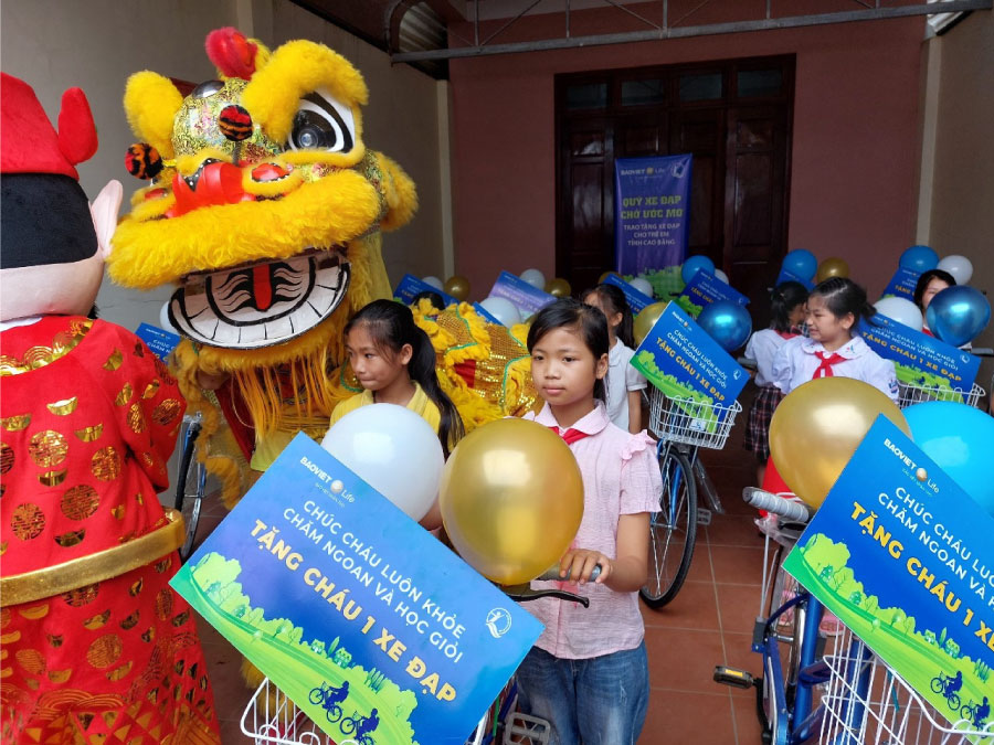 Bảo Việt Nhân thọ Cao Bằng trao tặng 20 suất học bổng cho học sinh giỏi vượt khó trên địa bàn huyện Hòa An