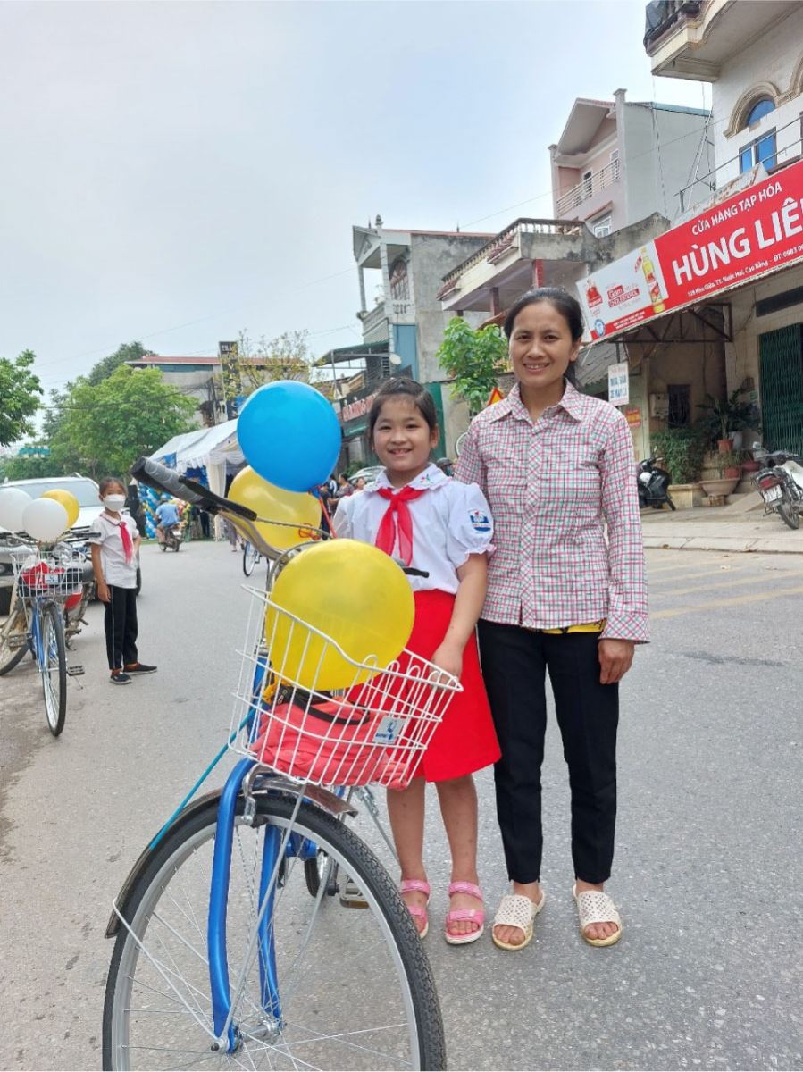 Bảo Việt Nhân thọ Cao Bằng trao tặng 20 suất học bổng cho học sinh giỏi vượt khó trên địa bàn huyện Hòa An
