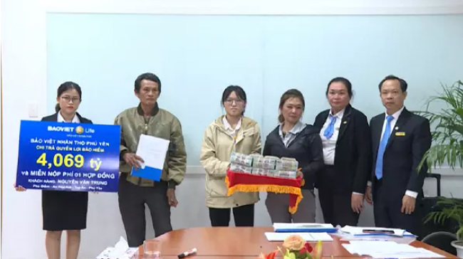 Bảo Việt Nhân thọ chi trả quyền lợi bồi thường bảo hiểm cho khách hàng tại Phú Yên