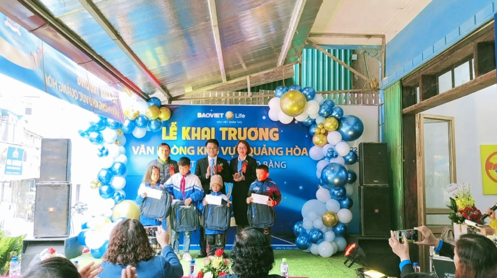 Bảo Việt Nhân thọ Cao Bằng trao tặng 20 xuất học bổng
