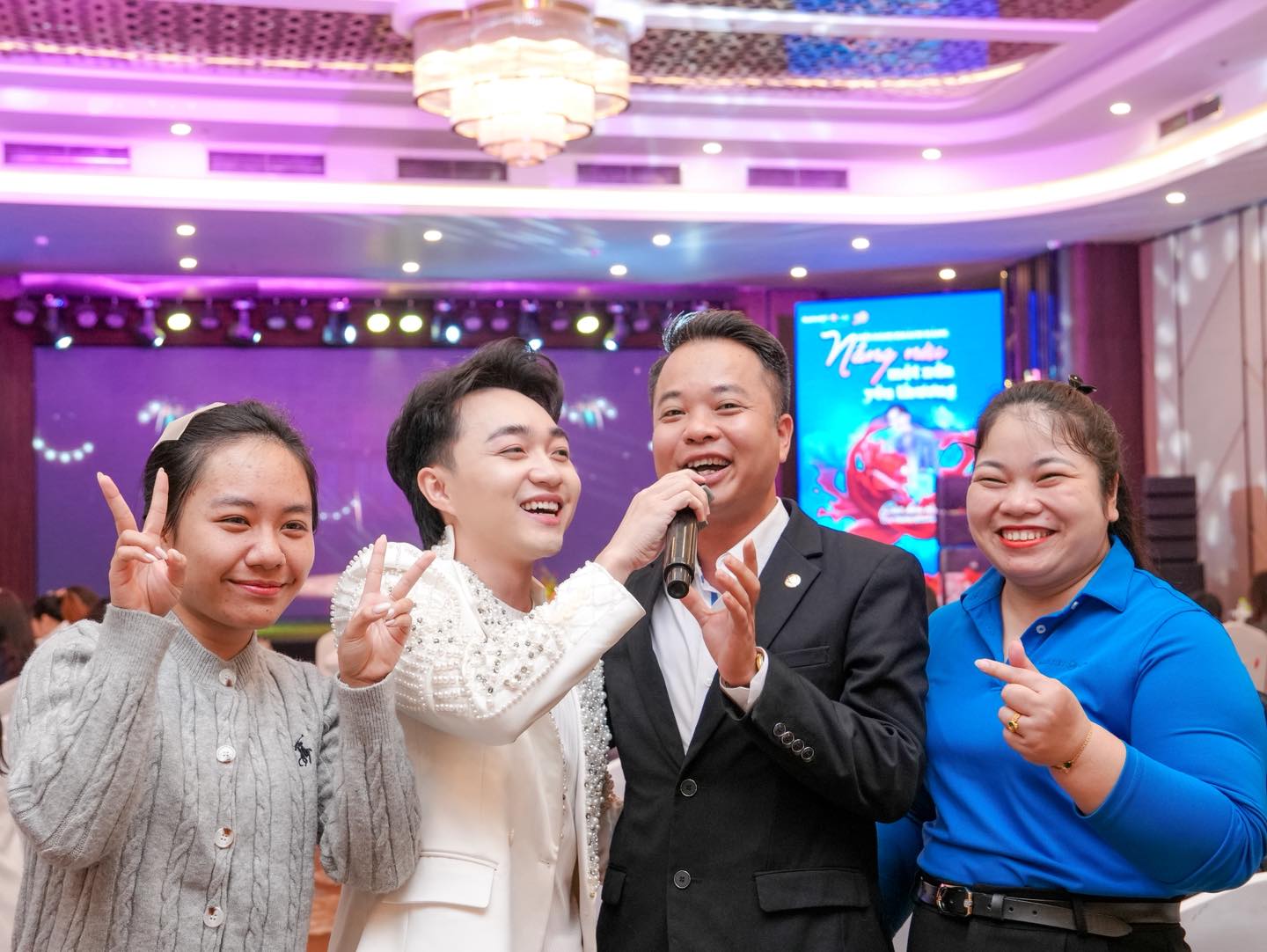 Hội nghị tri ân đầy cảm xúc cùng ca sĩ Trung Quang