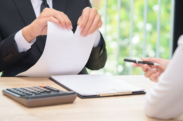 Có nên chấm dứt hợp đồng bảo hiểm nhân thọ khi gặp khó khăn?