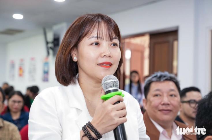 Chị Nguyễn Thị Bích Hạnh khuyến nghị nên mua bảo hiểm nhân thọ, nhưng phải tìm hiểu kỹ - Ảnh: HỮU HẠNH
