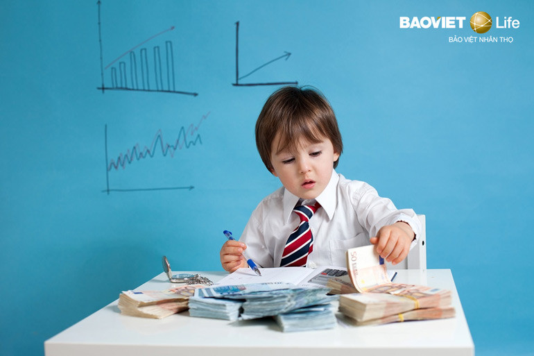 Tham gia bảo hiểm nhân thọ cho cả gia đình đảm bảo cho quá trình phát triển của con luôn được chăm lo