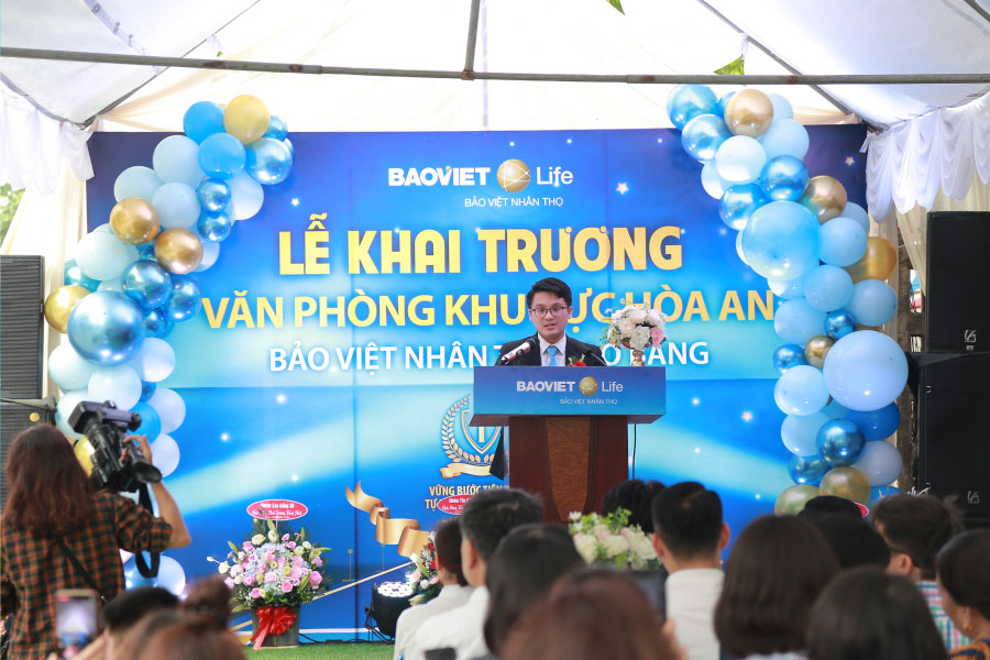 Ông Nông Minh Hải Linh Giám đốc Công ty Bảo Việt Nhân thọ Cao Bằng chia sẻ tại buổi trao học bổng cho học sinh giỏi vượt khó
