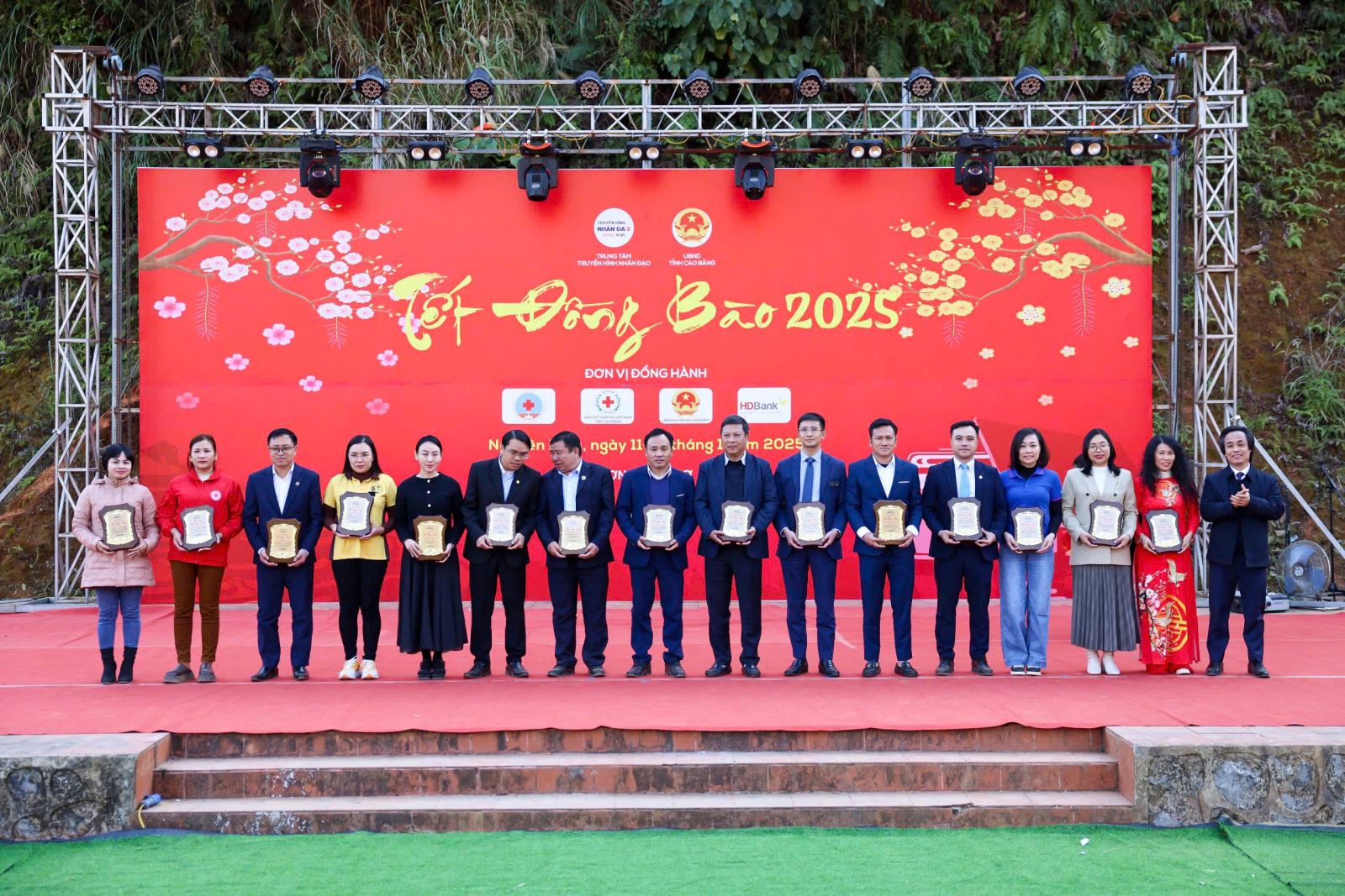 Bảo Việt Nhân thọ Cao Bằng đồng hành cùng chương trình "Tết đồng bào 2025"